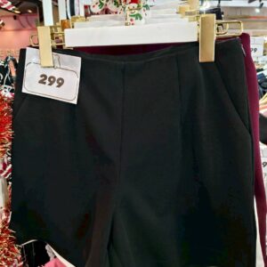 กางเกงขาสั้นผ้าเรียบ สีดำ