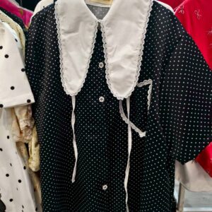 เดรสลายจุดดำ–ขาว คอบัวผูกโบว์