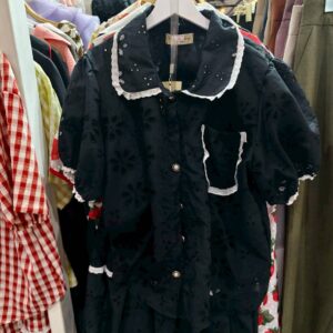 เดรสผ้าลูกไม้ฉลุ สีดำ คอบัว