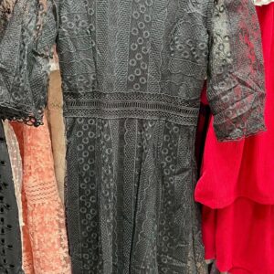 เดรสลูกไม้สีดำ แขนสามส่วน