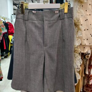 กางเกงขาสั้นผ้าเรียบ สีเทาอ่อน