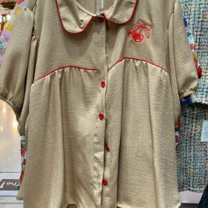 ชุดเซ็ตเสื้อ–กางเกง สีครีม เดินเส้นแดง