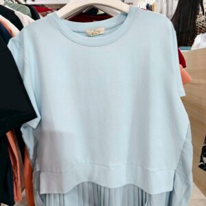 เสื้อแขนสั้นสีฟ้า ชายพลีท